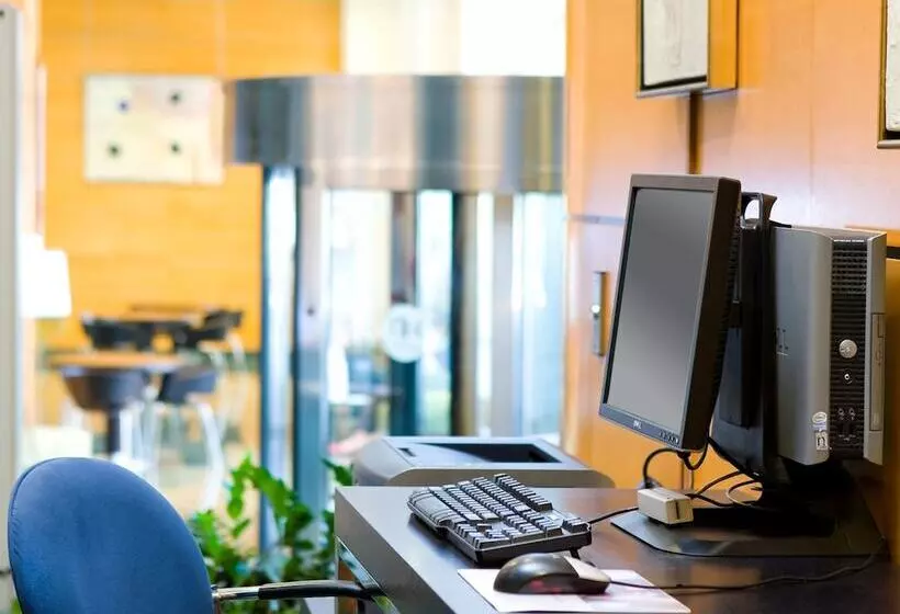 فندق NH Valencia Center