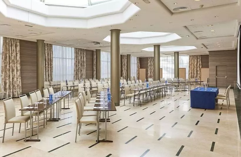 فندق NH Valencia Center