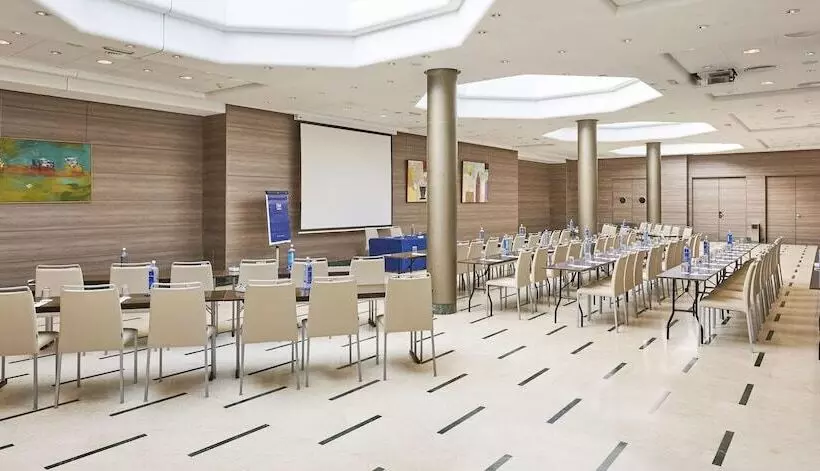 فندق NH Valencia Center