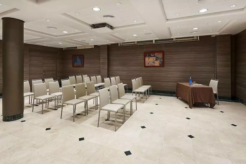 فندق NH Valencia Center