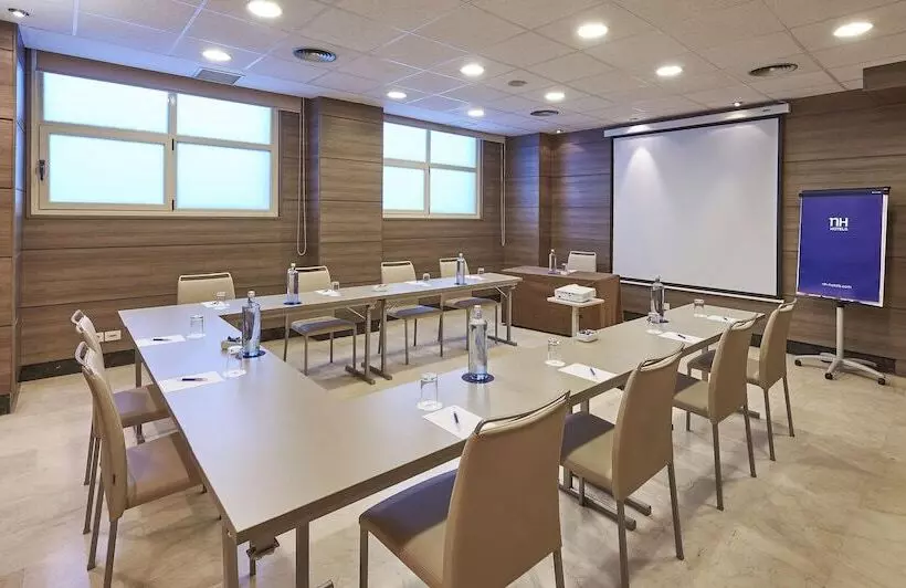 فندق NH Valencia Center