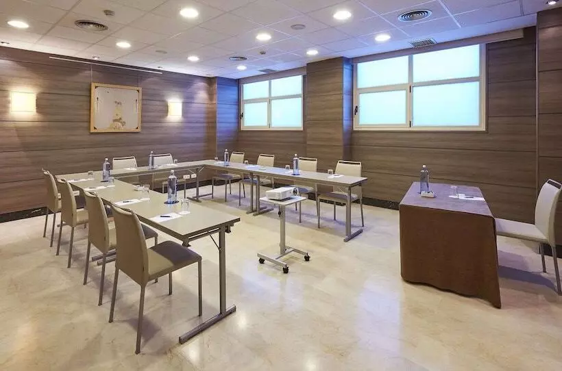 فندق NH Valencia Center