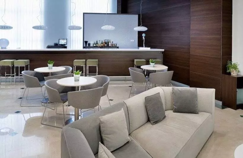 فندق NH Valencia Center