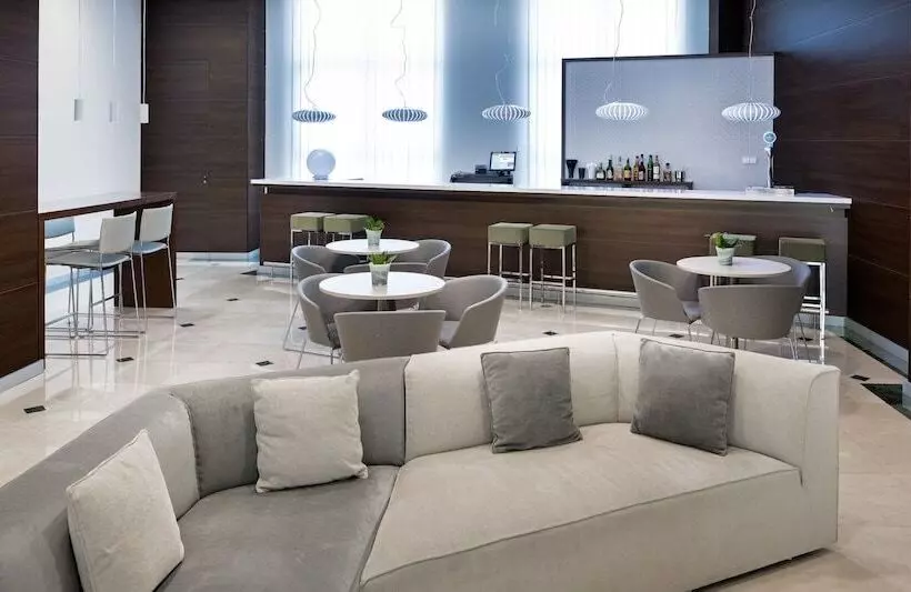 فندق NH Valencia Center