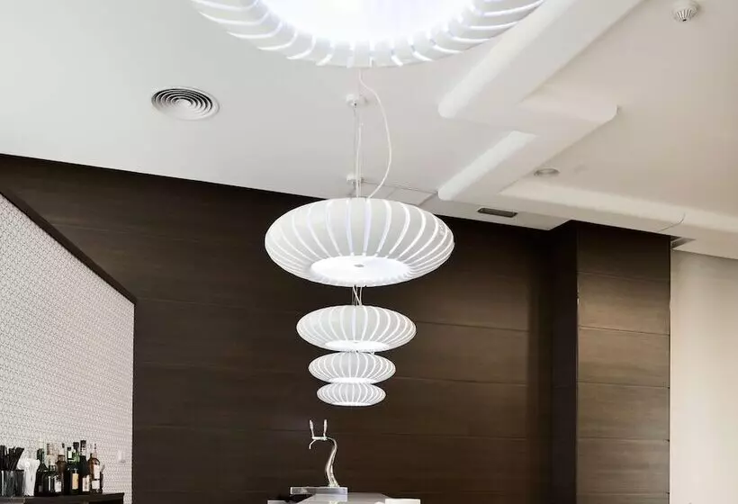 فندق NH Valencia Center