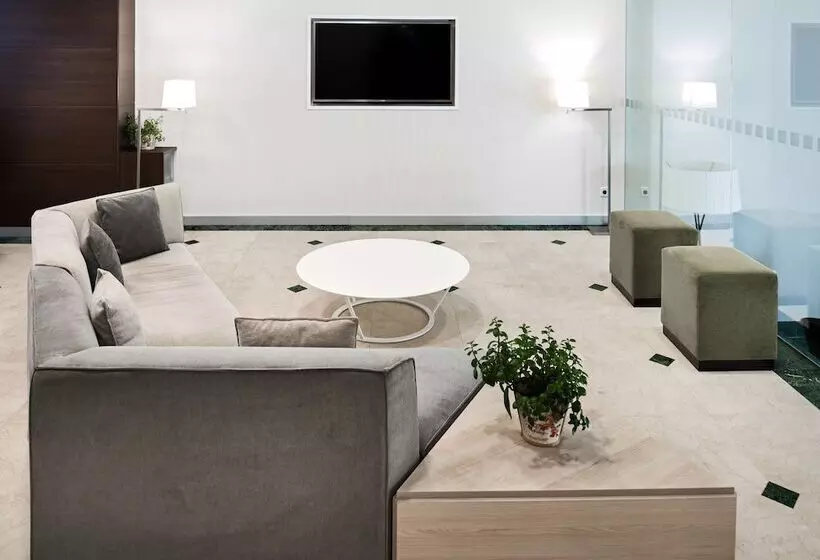 فندق NH Valencia Center