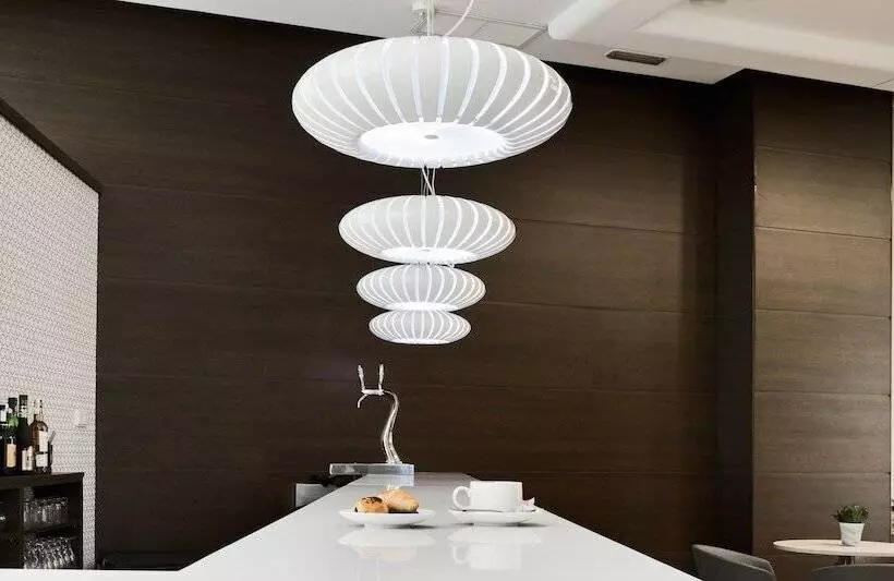 فندق NH Valencia Center