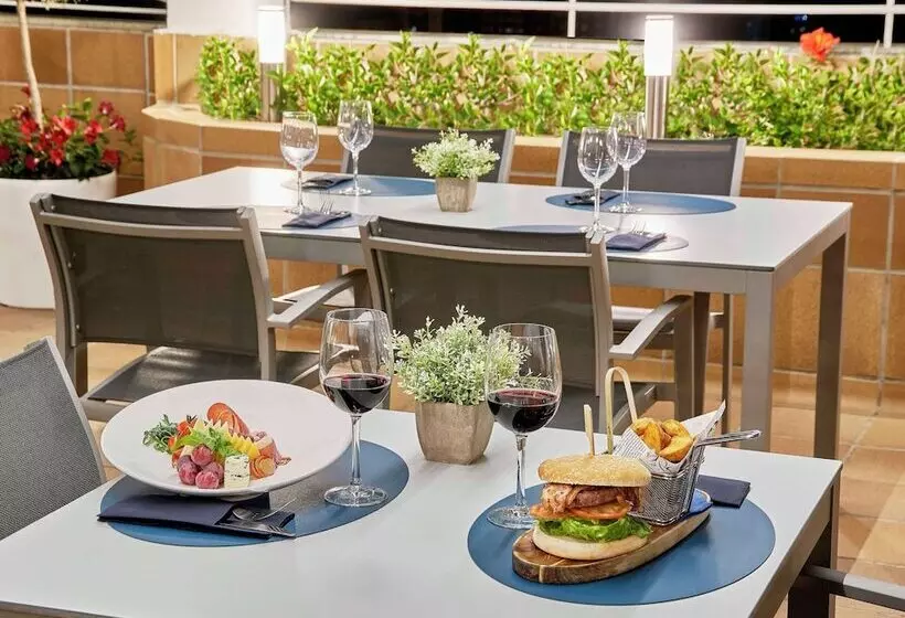 فندق NH Valencia Center