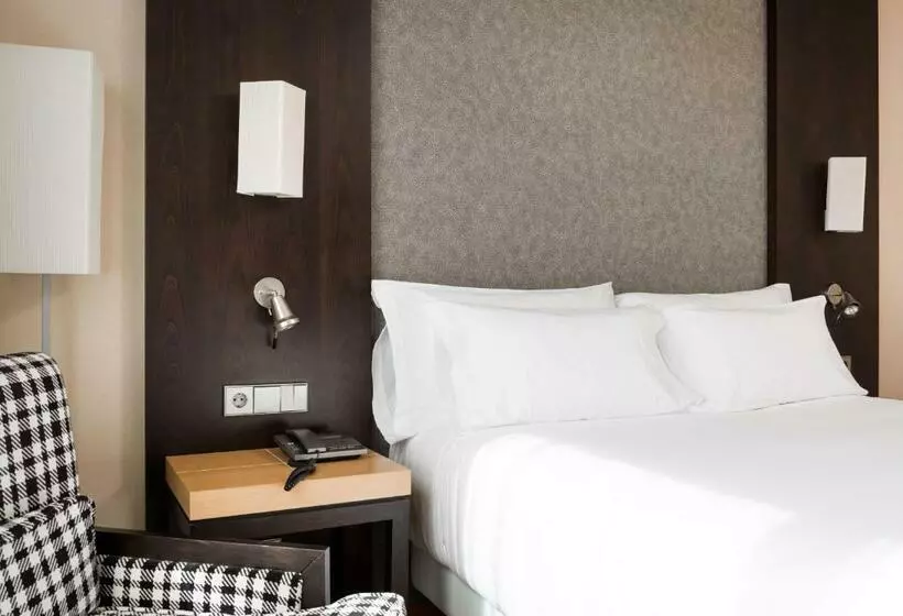 فندق NH Valencia Center