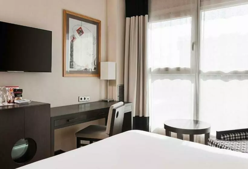 فندق NH Valencia Center