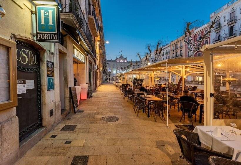 مسافرخانه Forum Tarragona