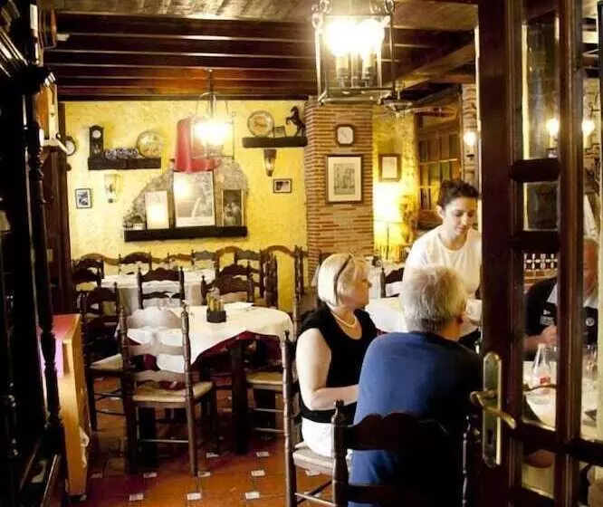 בית מלון כפרי Hermanos Macias