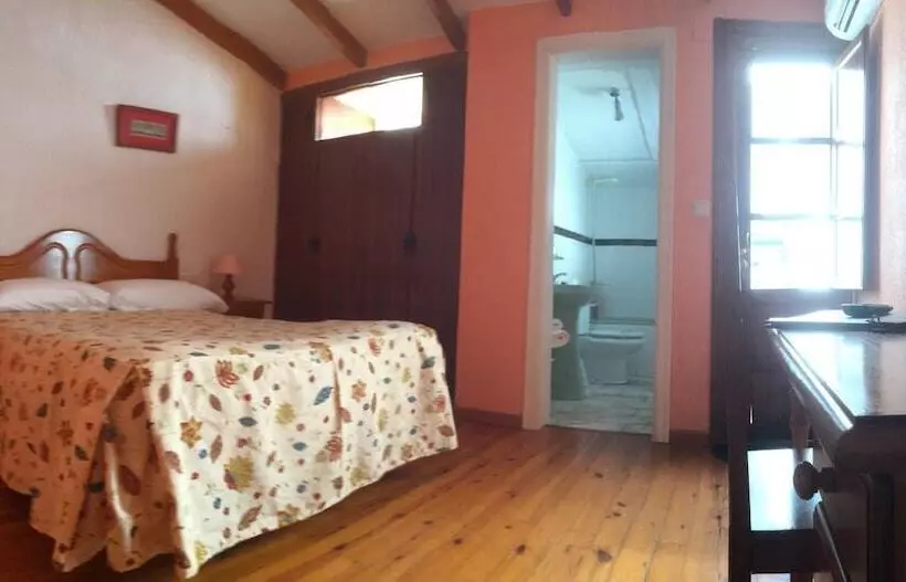 בית מלון כפרי Hermanos Macias