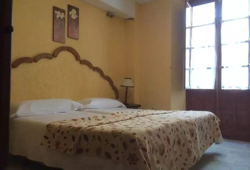 בית מלון כפרי Hermanos Macias