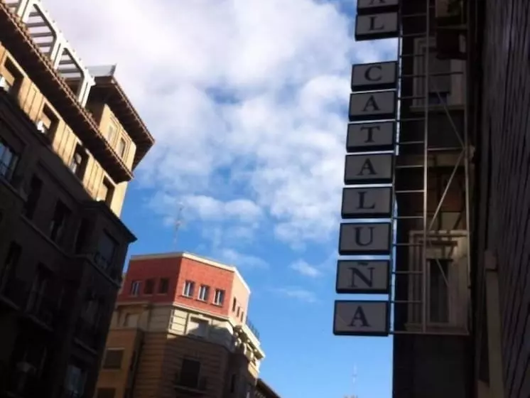 Отель Hostal Cataluña