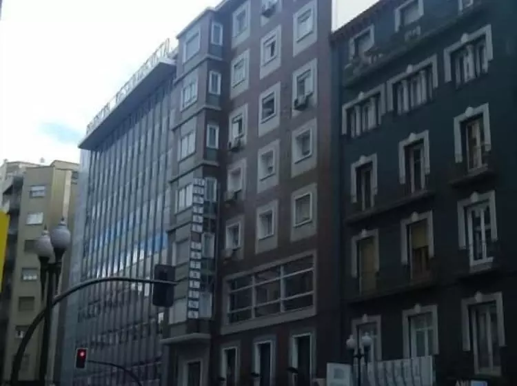 Отель Hostal Cataluña