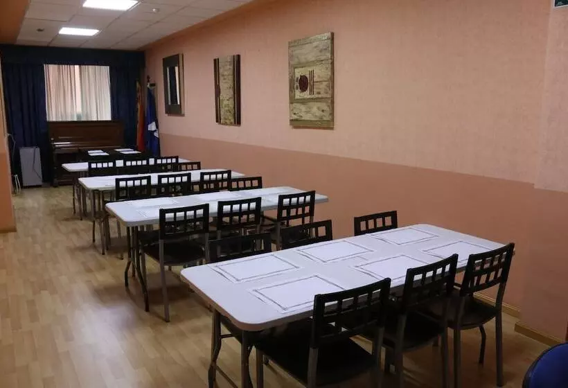 Отель Hostal Cataluña