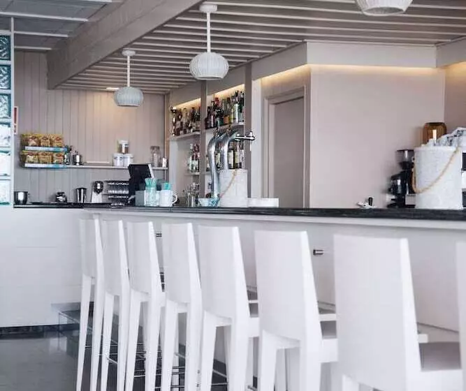 Отель Monterrey Roses By Pierre & Vacances