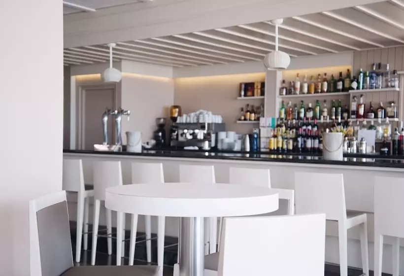 Отель Monterrey Roses By Pierre & Vacances