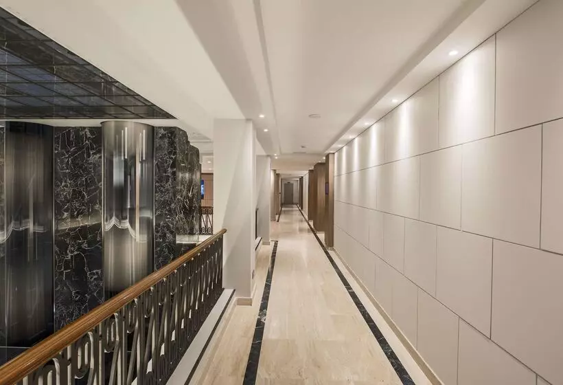 هتل NH Madrid Nacional