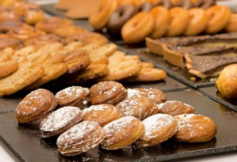 هتل NH Madrid Nacional