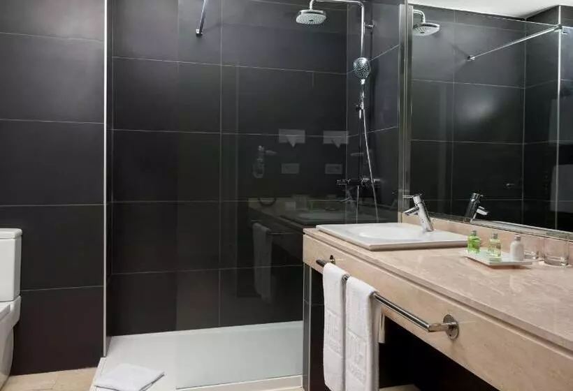 هتل NH Madrid Nacional