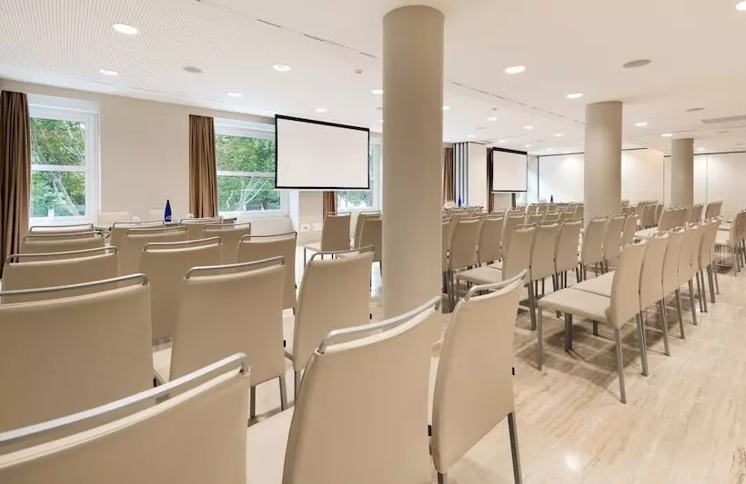 هتل NH Madrid Nacional