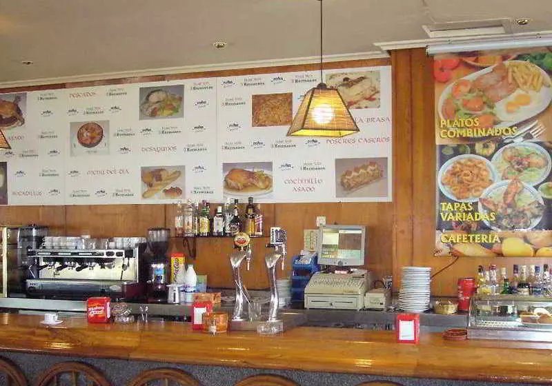 فندق Tres Hermanos