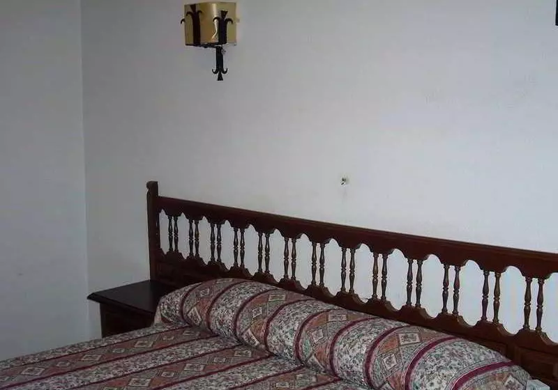 فندق Tres Hermanos