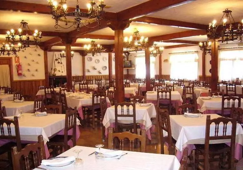 فندق Tres Hermanos