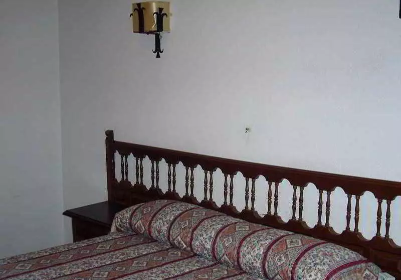 فندق Tres Hermanos