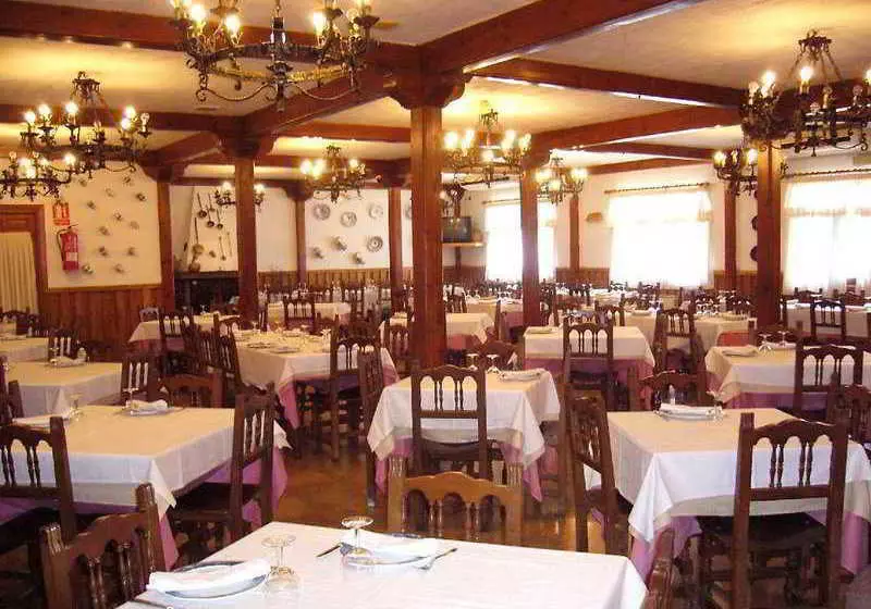 فندق Tres Hermanos