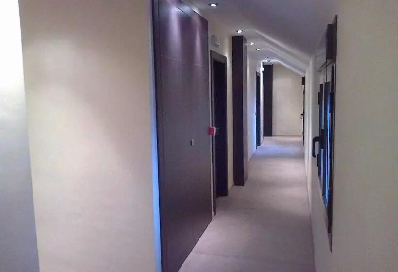 ホテル Anabel Baza