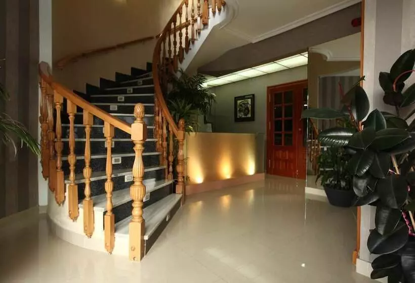 ホテル Anabel Baza