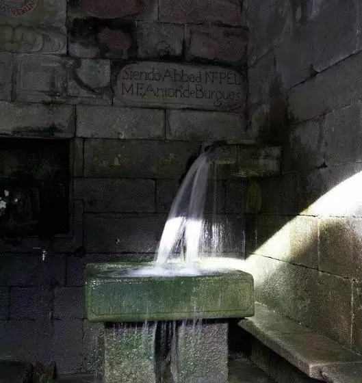 هتل Hospederia Monasterio De Poio