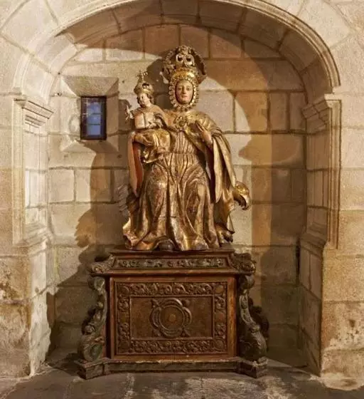 هتل Hospederia Monasterio De Poio