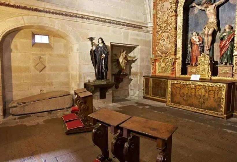 هتل Hospederia Monasterio De Poio