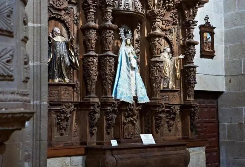 هتل Hospederia Monasterio De Poio