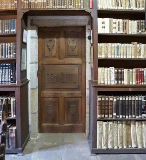 هتل Hospederia Monasterio De Poio