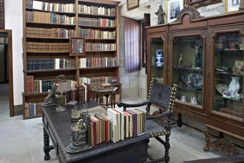 هتل Hospederia Monasterio De Poio