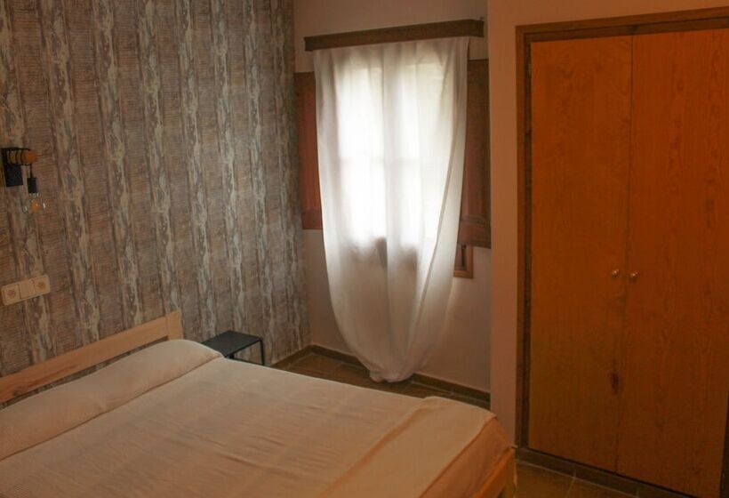 هتل Hostal Horta Rosell