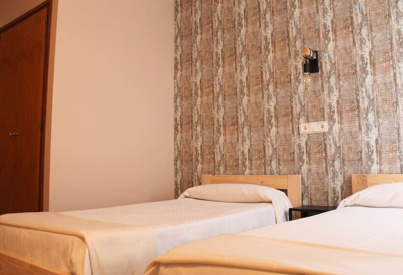 هتل Hostal Horta Rosell