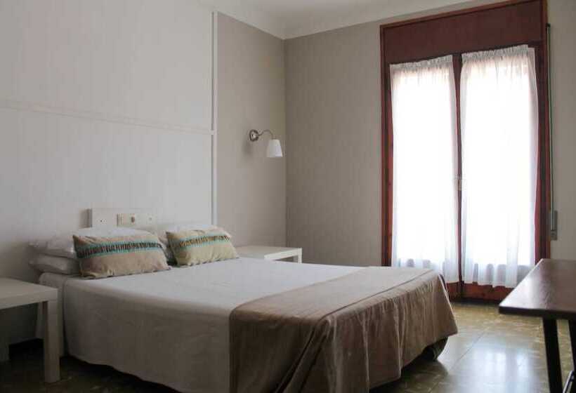 هتل Hostal Horta Rosell