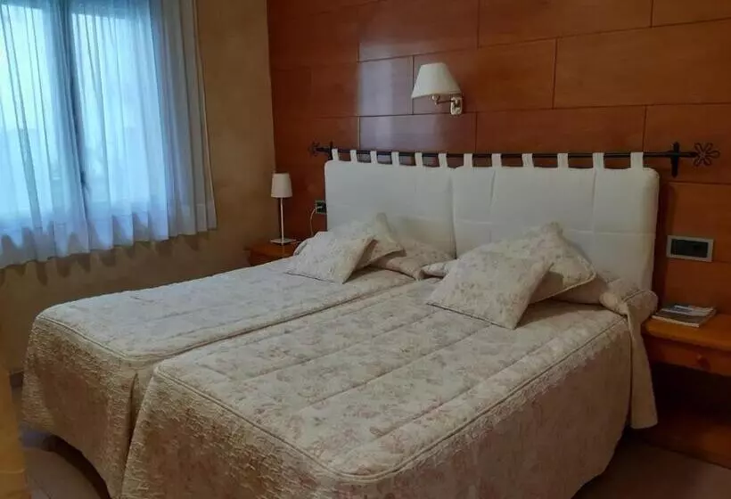 Отель Hostal La Placeta