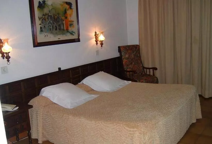 Отель Hostal Miryam