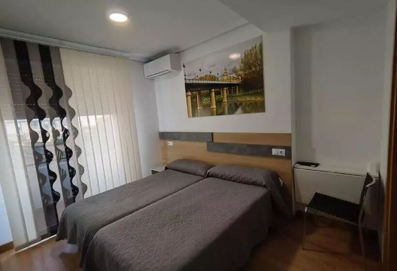 Hotelli Hostal Rioja Condestable