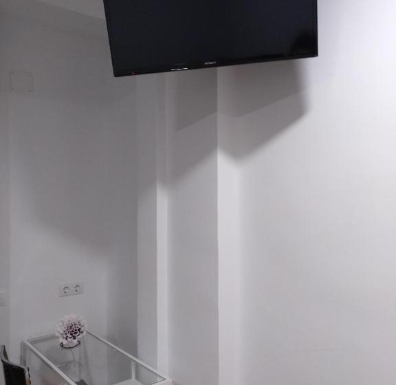 هتل Hostal Rioja Condestable