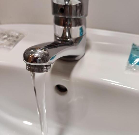 هتل Hostal Rioja Condestable