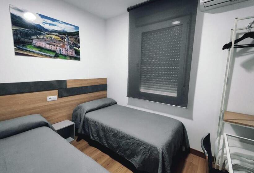 هتل Hostal Rioja Condestable