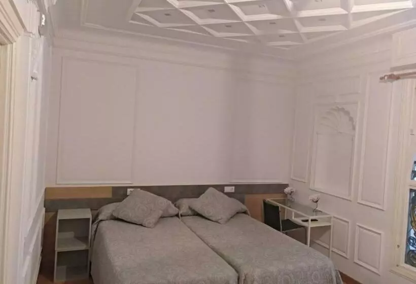 Hotelli Hostal Rioja Condestable